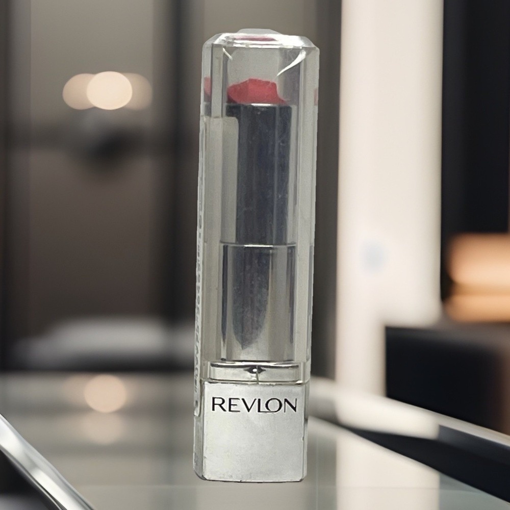 Revlon Ultra HD Gladiolus  Lipstick New Sealed Minor Tip Imperfection Bold Glam‎